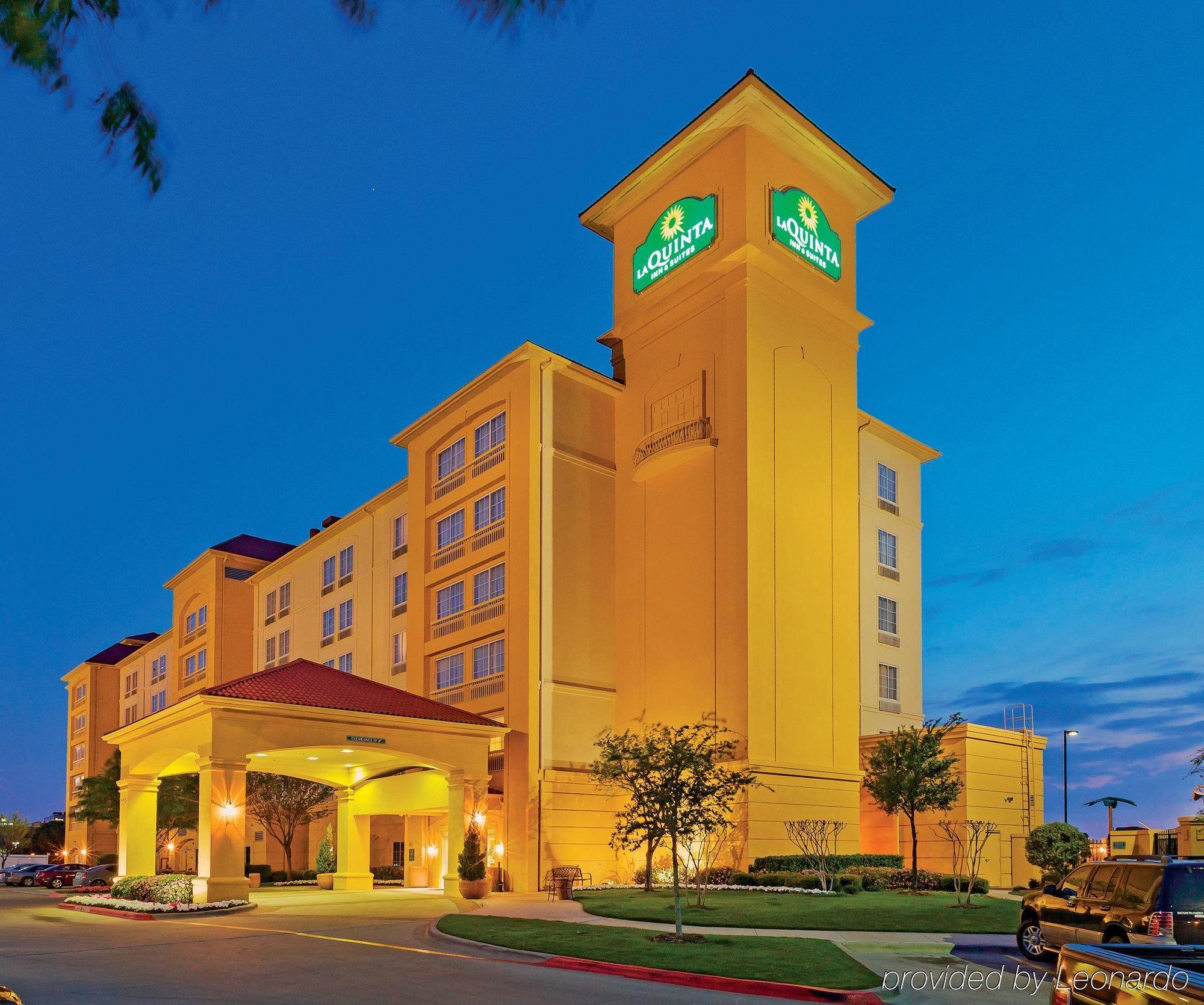 La Quinta By Wyndham Arlington North 6 Flags Dr Hotel Exterior photo