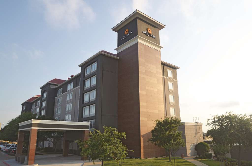 La Quinta By Wyndham Arlington North 6 Flags Dr Hotel Exterior photo